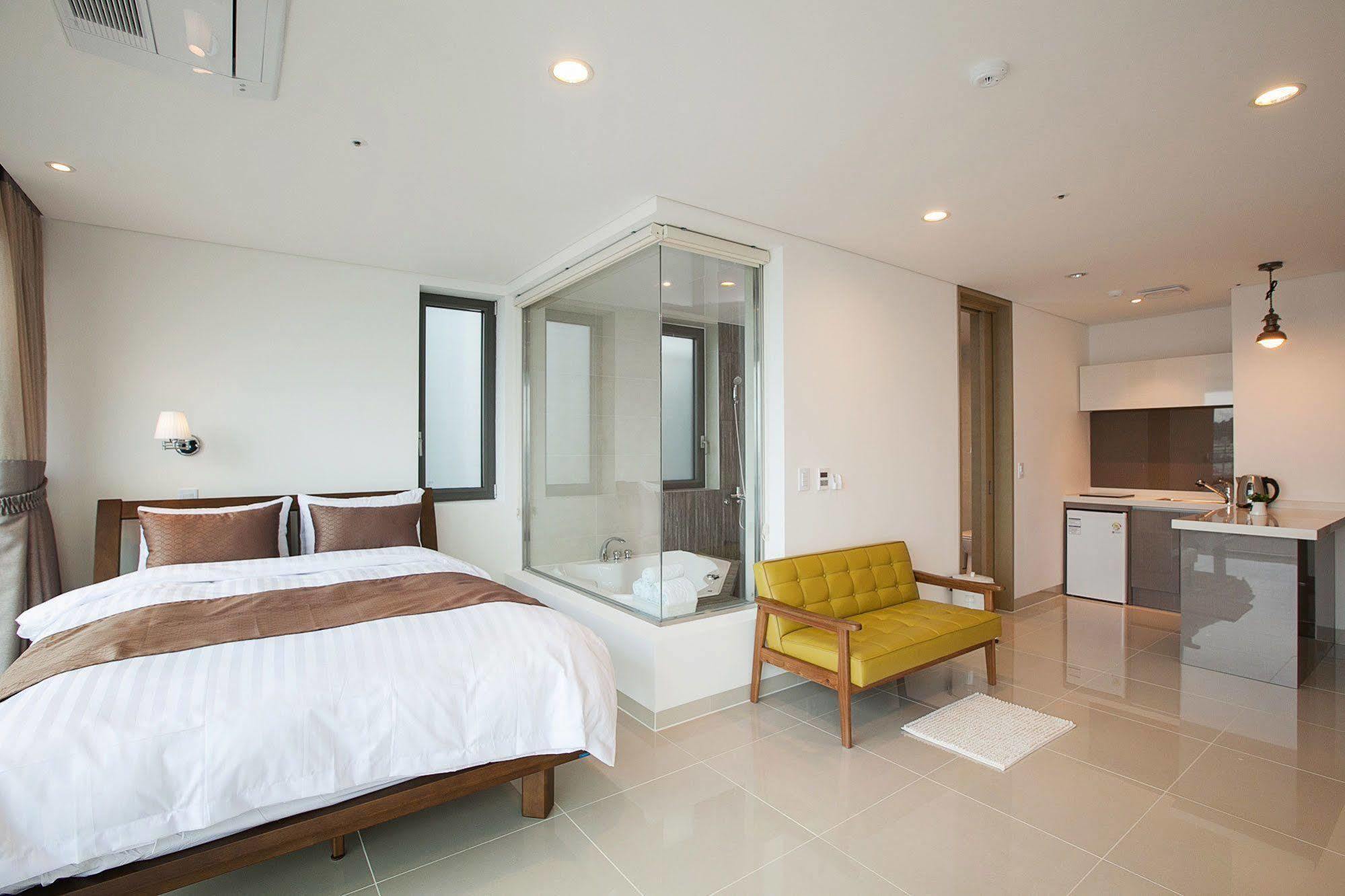 วิสตา รีสอร์ต Hotel เมืองเชจู ภายนอก รูปภาพ
